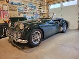 1957 Triumph TR3A BRG 1971 Jaguar Racing Green Lynn Dykgraaf